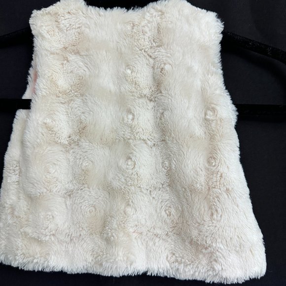 Baby Tucker + Tate White Fuzzy Vest - 6 months - Picture 4 of 7